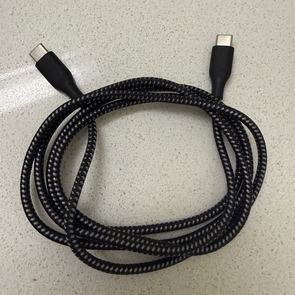 Insignia Other - Insignia 4.5ft USB-C Charging Cable – Braided – Fast Charge